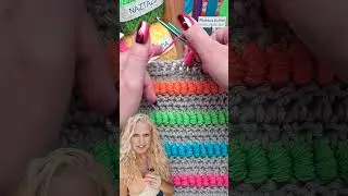 Why I use two hooks at once! 🧶