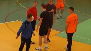 HALOWY TURNIEJ PIŁKI NOŻNEJ  