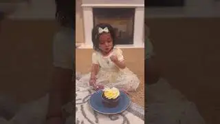First cake smash 😂 baby eating cake for first time 🎂 #eatingcake #babycake #babygirl #asmr #cute