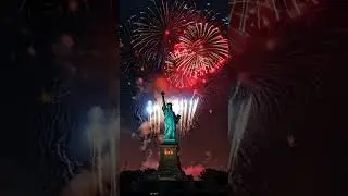 Fireworks Exploding Above the Statue of Liberty! 🎆🗽