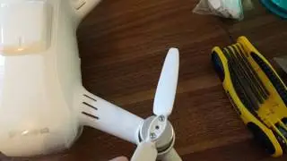 Yuneec Breeze, Changing Props Instructions