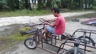 Modifikasi sepeda motor roda 2 jadi 4 buah..
