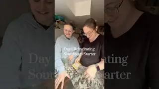 We felt so dumb doing this lol  #sourdough #sourdoughstarter #newthings #learning #sourdoughbaking