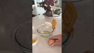 Egg-cellent Kitchen Hack!#EggSeparator #KitchenGadgets #CookingEssentials#shorts#youtubeshorts