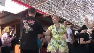 Jiving, jiving, jiving at beach's party - Screamin' festival 2011
