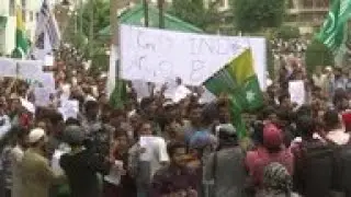 Hundreds protest in Srinagar against India