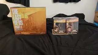 Attair Unboxes The Last of Us Joel with Brick Statue with 2 Youtooz Figured