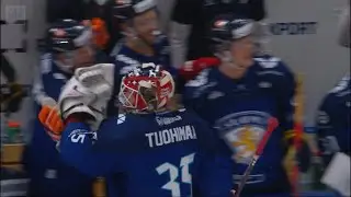 Leijonien maalivahti Frans Tuohimaa tekee maalin!