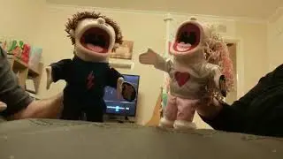 Puppets sing frozen