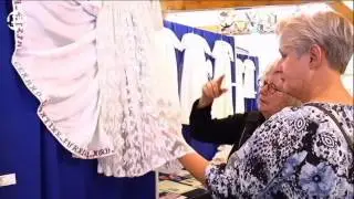 Museum Smedekinck Zelhem  - expositie doop-  en peuterkleding - Radio Mozaiek