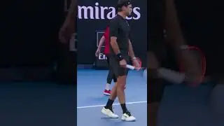 Roger Federer attempting a two-handed backhand&hellip; and the reaction is priceless 😂🎾