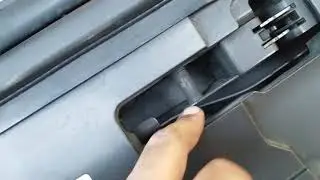 Audi Q7 2008 Radiator Fan Removal Part 2 of 3