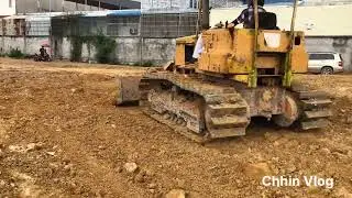 Injection molding cooperation KOMATSU Bulldozer and Excavator The soil will be fertile and fertile
