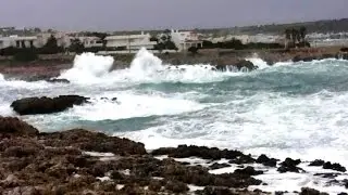 Mare in tempesta nelle marine di Nardò (Le)