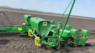 Bill Burnham/Hill Drop Corn/Planting/1959 John Deere planter/1954 IH Farmall Super MTA/M&W Equipped￼