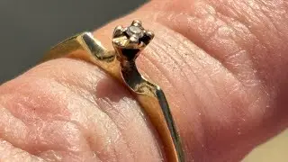 Миниатюрное кольцо с бриллиантом из 14-каратного золота