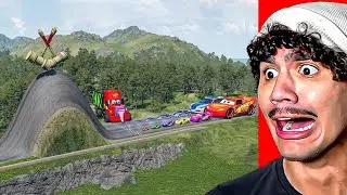 Reagindo a McQueen Grande e Pequeno e Carro da Pol&iacute;cia vs Mack Zumbi,  Martelo em Corrida de Descida