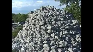 Dolac Gornji (Rudine) - prastari bunar, pogled izvana i iznutra.