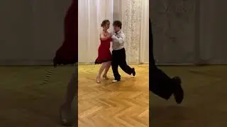 Universitango.com - Pablo & Ludmila - Tango De Pista