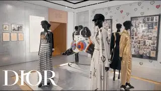 Посетите частную экскурсию по залу La Galerie Dior, посвященному Ники де Сен-Фалль