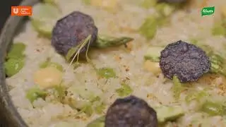 Receta de arroz vegetal con habas, guisantes, espárragos y chips de verdura del Chef Javi Estévez