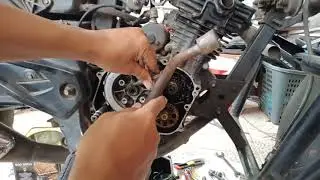 mengencangkan mur kopling pulsar 135, #shorts