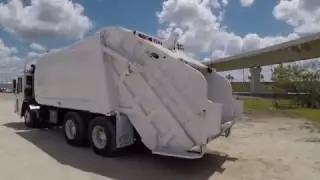 2010 CCC CRANE CARRIER REAR LOADER (S1116008)