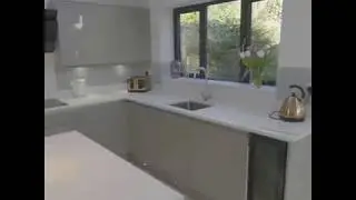 Second Nature Porter Gloss True Handle-less Kitchen