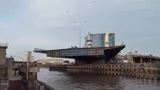 Hull's Myton Bridge Opens and Closes