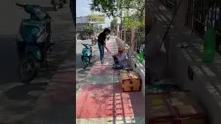 Help poor people # feed poor kids #feedshorts #poor #selping#helpingvideo#india#feeding #foodie