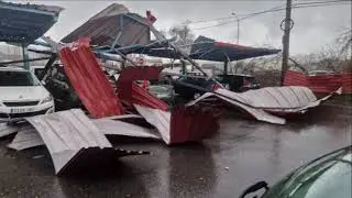Destrozos de viento huracanado en el parking del HOSPITAL PLASENCIA