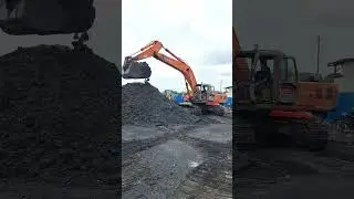 Lambung cargo batubara #tambangbatubarakalimantantimur #excavator #alatberatterbesar