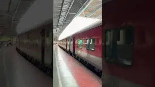 NETRAVATI EXPRESS IN CALICUT RAILWAY STATION | LOKMANYA TILAK THIRUVANATHAPURAM CENTRAL NETRAVATI