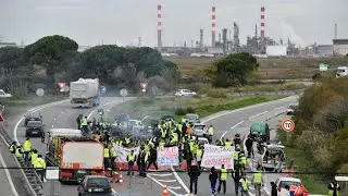 France: 'Yellow vest' protesters block access to fuel depots