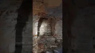 Заложенные окна нижнего жертвенника