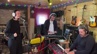 Sargento de Hierro (Morgan) StrangerThings Cover By Vivi P&eacute;rez, Ra&uacute;l Mar&iacute;n & Danny Momo
