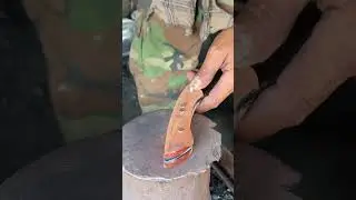 Chainsaw blade turned into sharp khukri knife #blacksmith #knifemaking #shorts