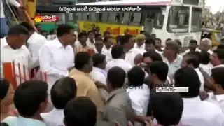 Congress Activists Clash in Nalgonda || Rajiv Gandhi on 25th Death Anniversary