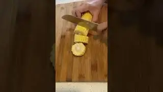 Chopping Corn Easily #quick #easyway #chop #peeloff #howto #shorts