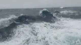 Huge waves while crossing the North Atlantic with Queen Mary 2, 21.10.22