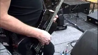 How to get Kings Of Leon's Closer bass sound