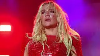 Kesha flips off crowd after screaming &lsquo;F    P  Diddy&rsquo; during &lsquo;Tik Tok&rsquo; performance at WeHo Pride