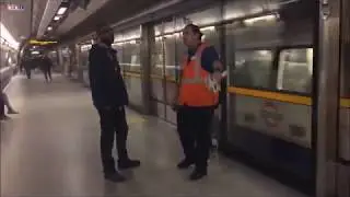 New York Style Announcements at Waterloo - London Underground Jubilee Line