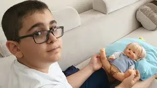 Berat ile Buğra Bebek Bakıcısı Oldu. Kids Pretend Play of Become a Babysitter