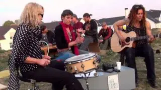 The Slags: Die Bar auf dem Berg  (Bar on the Hill)