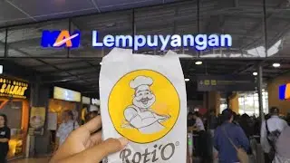 Mencoba Roti O Stasiun Lempuyangan