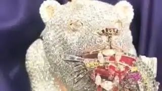 Close up on Tee Grizzley $100,000 chain