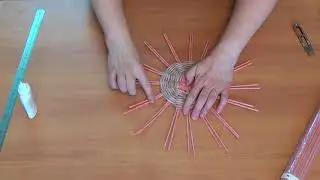 Салфетница из газетных трубочек