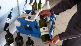 ETICHETTATRICE manuale per bottiglie cilindriche con etichette autoadesive