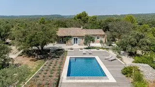 Villa en pierres r&eacute;nov&eacute;e avec vue magnifique et grand terrain &agrave; vendre &agrave; Gordes